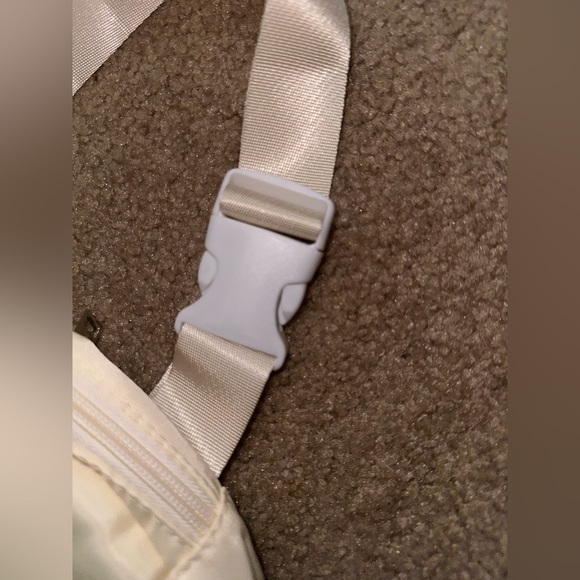 NWOT | chest bag/Fanny pack | cream color - Picture 6 of 6
